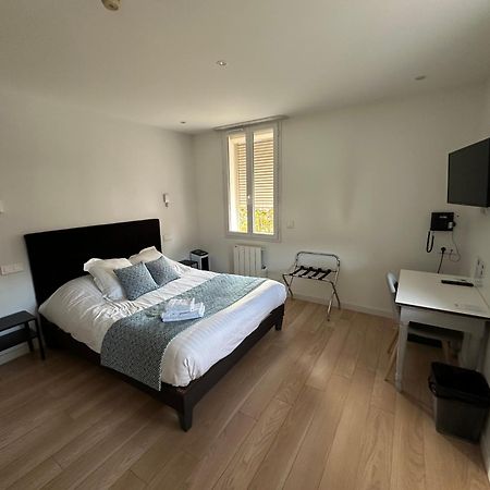 Logis Hotel Du Fer A Cheval Yenne Eksteriør billede