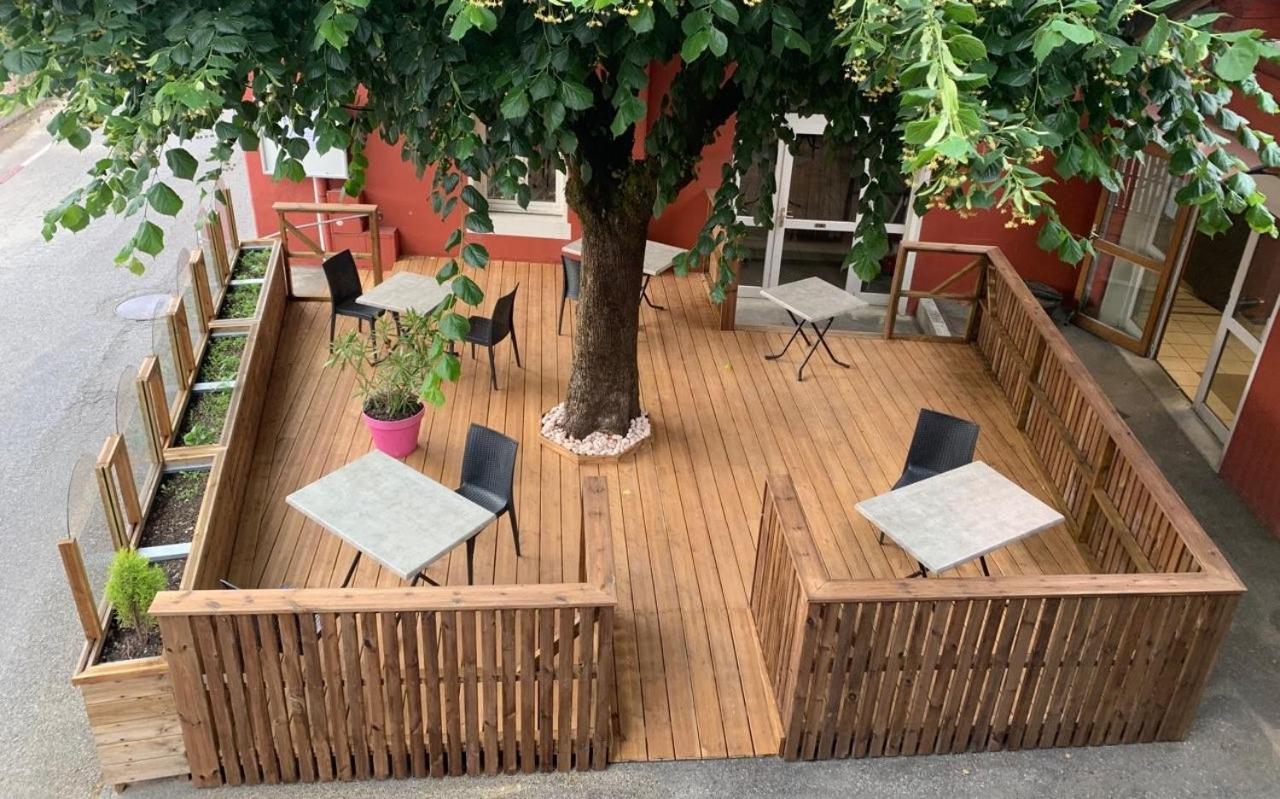 Logis Hotel Du Fer A Cheval Yenne Eksteriør billede