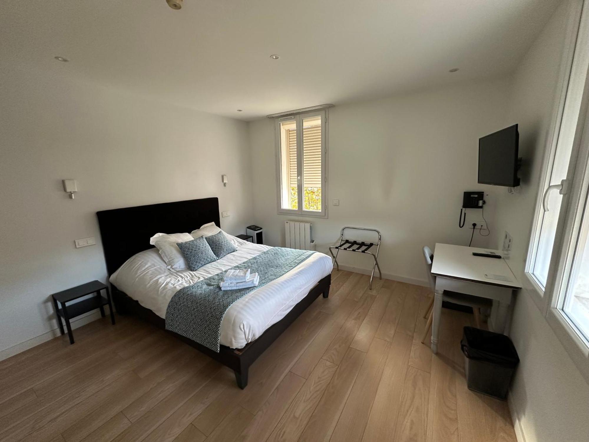 Logis Hotel Du Fer A Cheval Yenne Eksteriør billede