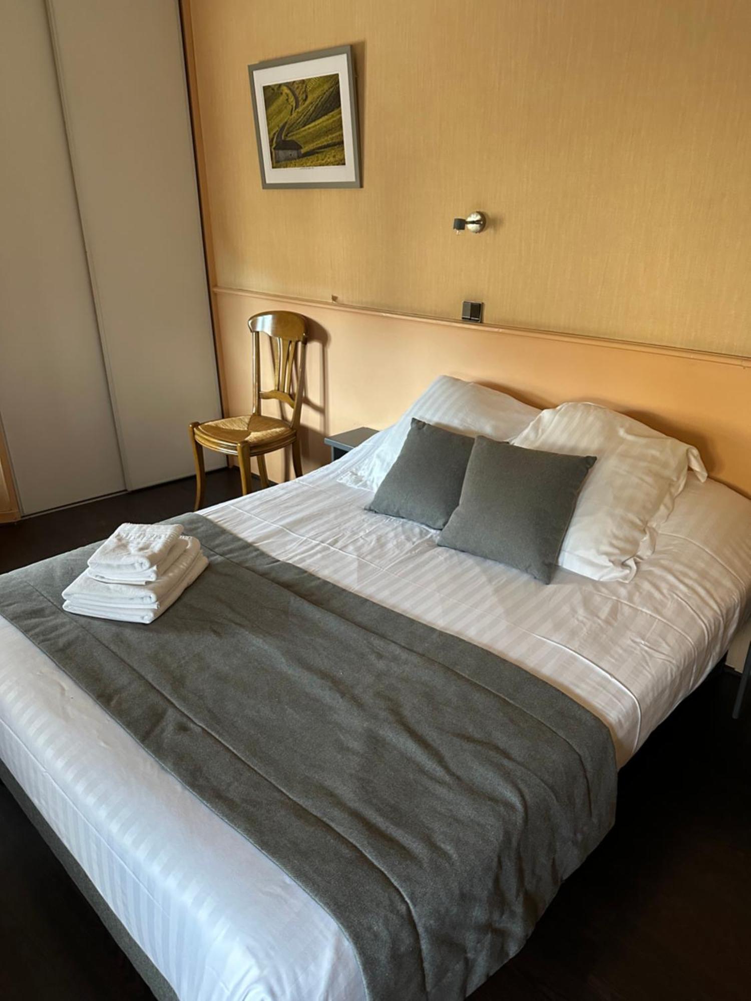 Logis Hotel Du Fer A Cheval Yenne Eksteriør billede