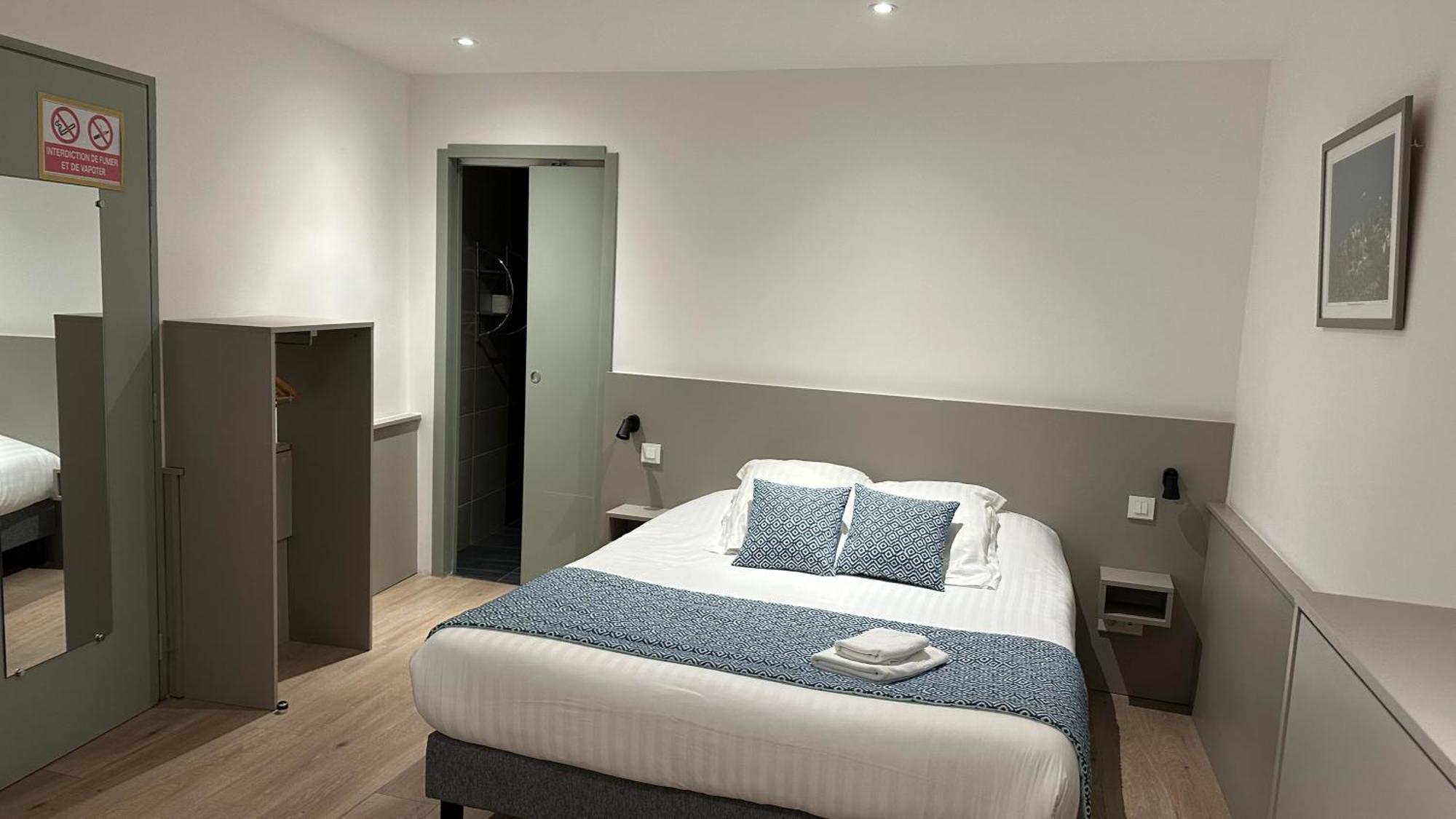 Logis Hotel Du Fer A Cheval Yenne Eksteriør billede