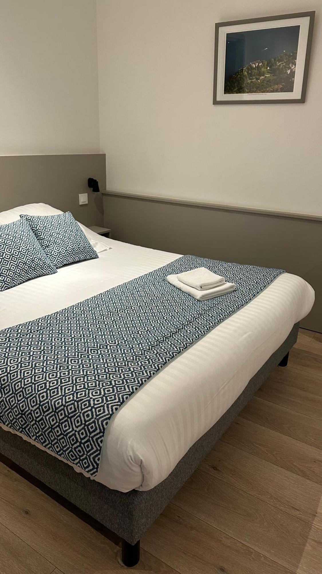 Logis Hotel Du Fer A Cheval Yenne Eksteriør billede